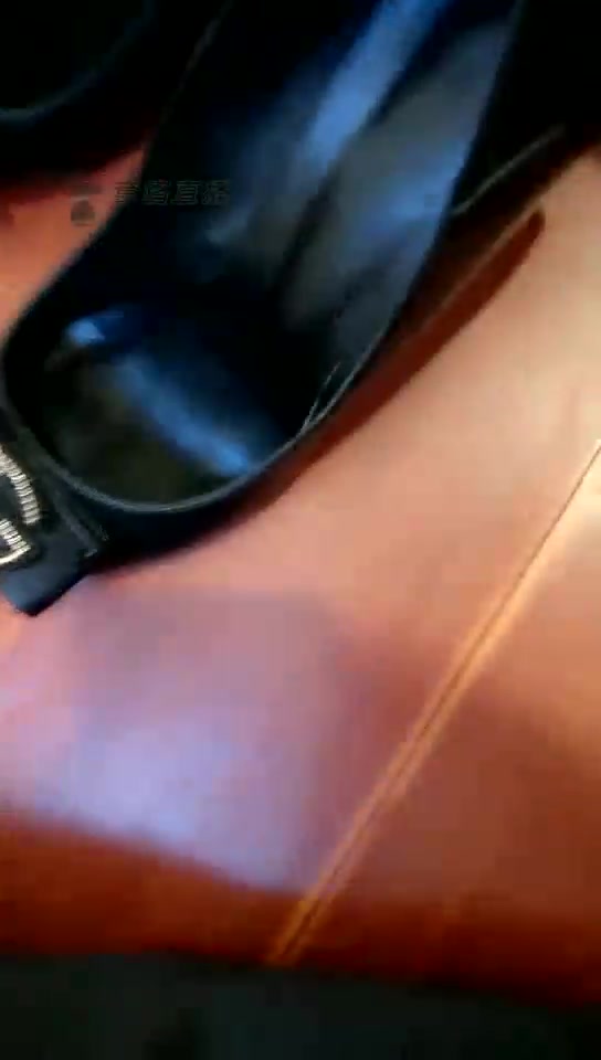 星空M 跪着舔主子的丝袜脚 走一天的路 