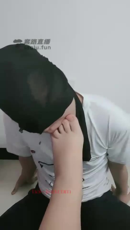 草莓味 学生主贱狗舔脚 绝美白丝 