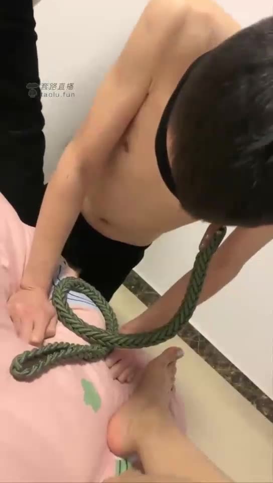 琳琳 新主羞辱来袭 口水圣水踢裆调教 