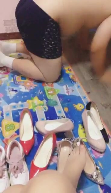 悦耳 同好共享 舔不干净 遭到女主严厉惩罚  