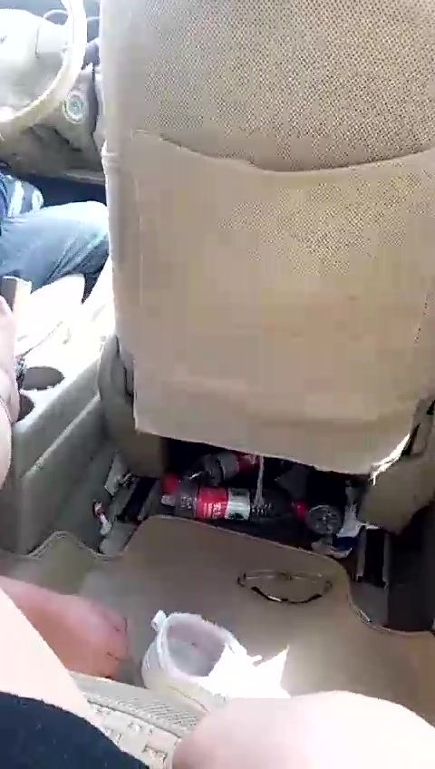 悦耳 同好共享 在车里贱狗给我舔脚  