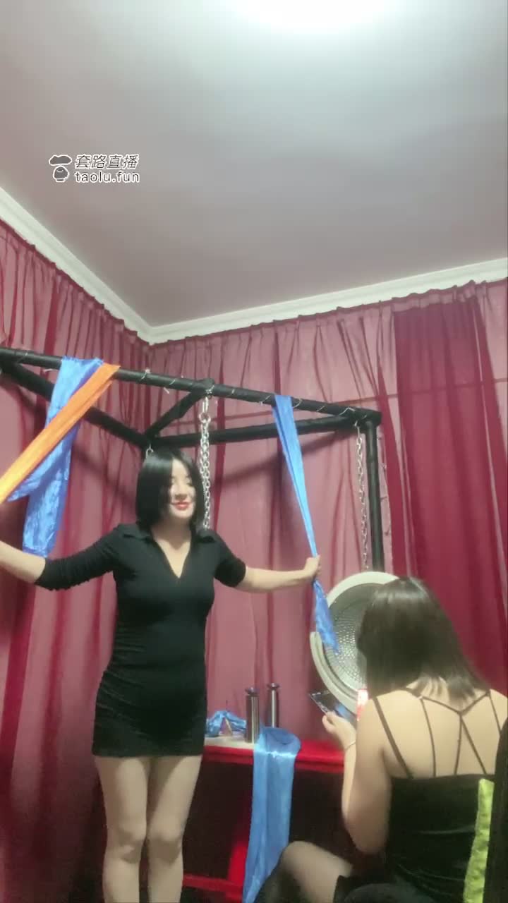 欣 双女王教训家奴  