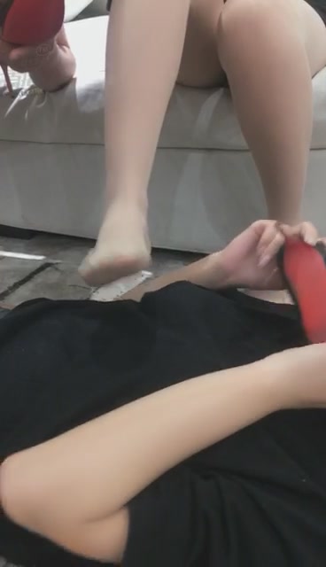 圣蒂祖宗 同好共享 丝袜高跟 碾压羞辱女奴  