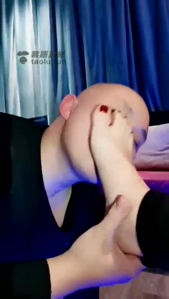 夏薇 这狗好贱 闻臭棉袜 舔脚 耳光 