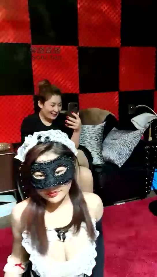 风情艳主 可爱小女奴跪陪第二天