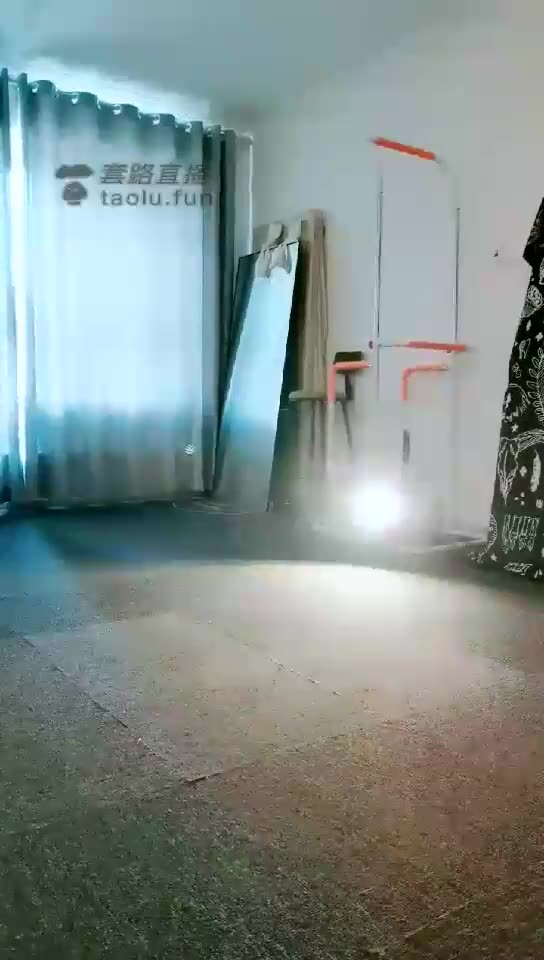 墨云 小白鞋踩踏 暴力踢踹 踹肚子