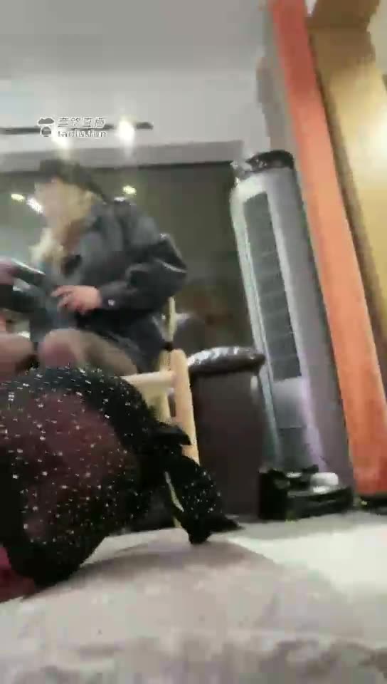 小丸子 长靴踩踏 钻胯 闻黑丝