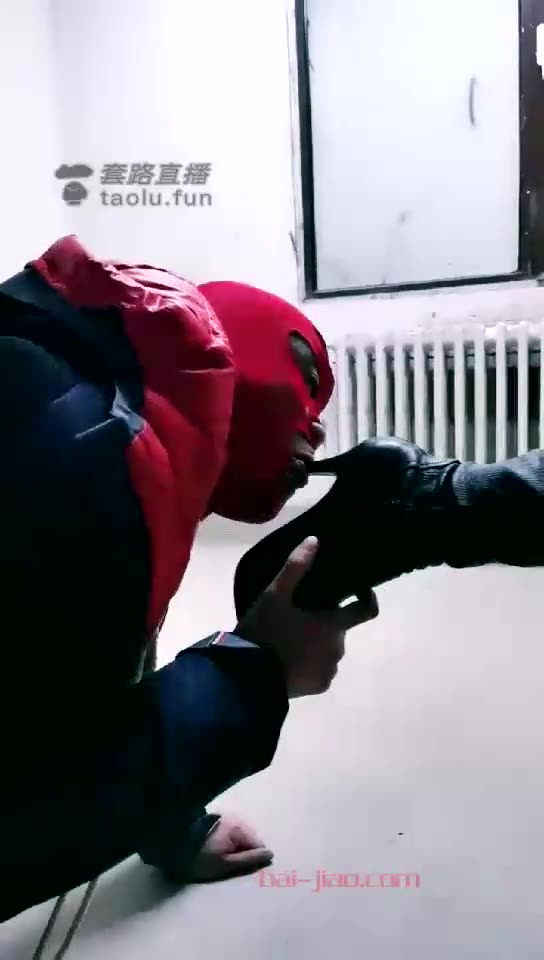 这个女皇不太热 户外地库 太低龟 接驾