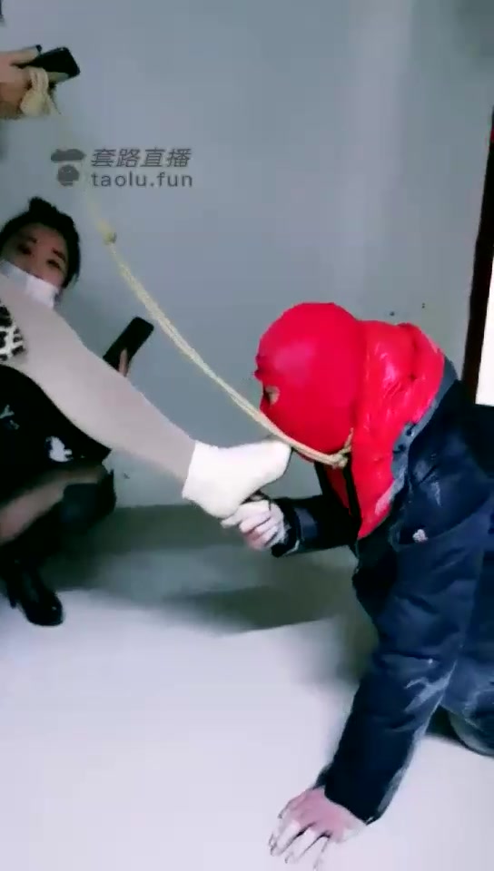 这个女皇不太热 户外地库 太低龟 接驾