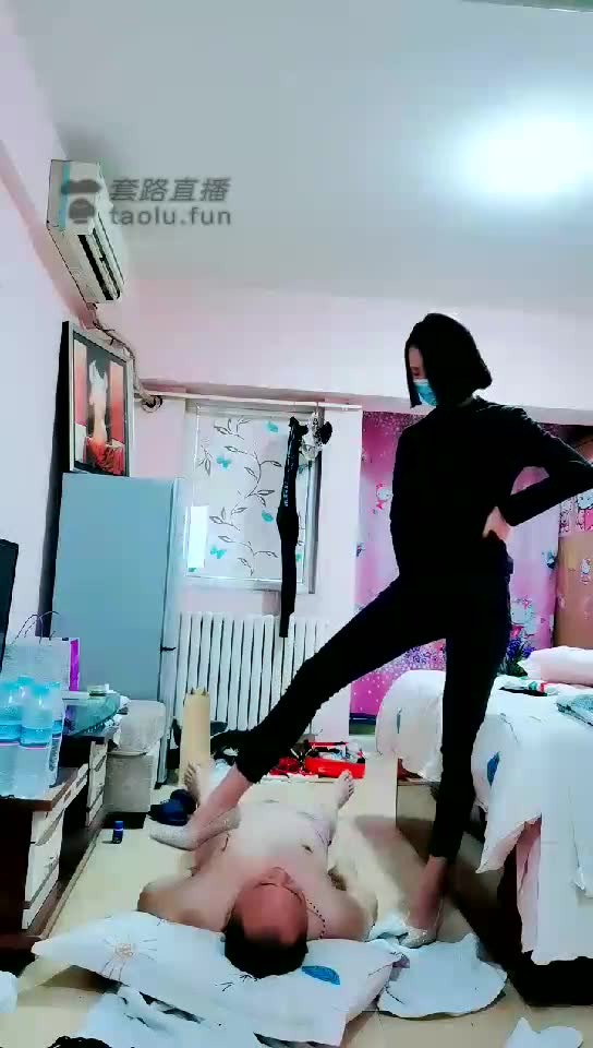 蜘蛛女王 青春美女玩老狗 棉袜 骑马 口水