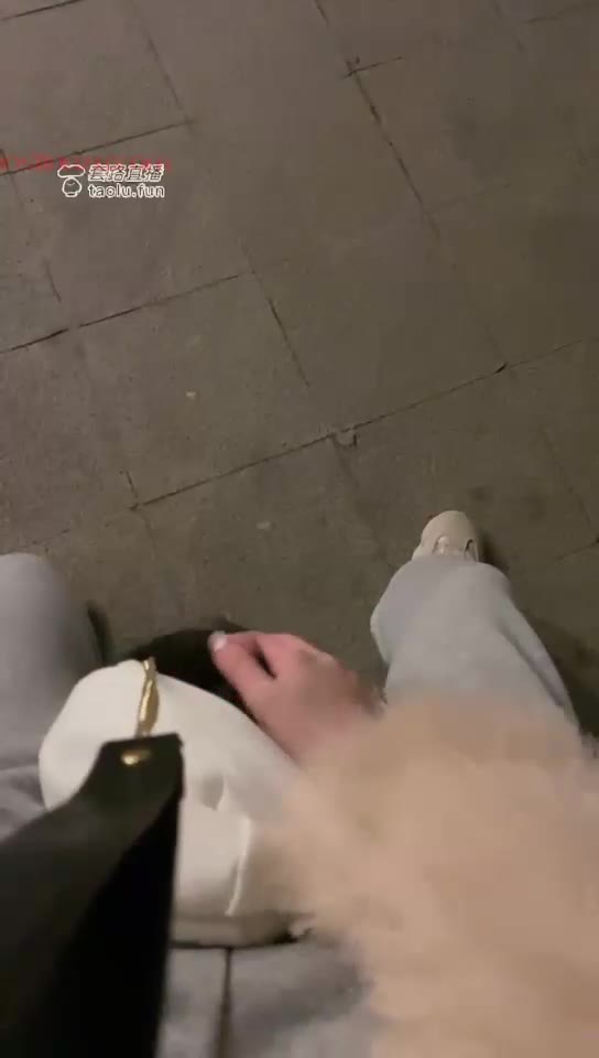 神乐sama 户外遛狗钻胯骑