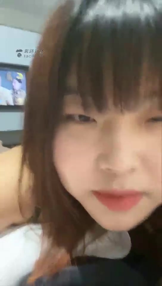乏味 小美女的贱舔狗在舔脚 靠居然自称小美女