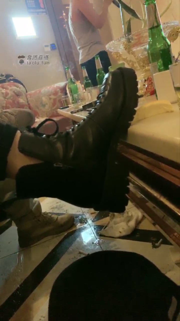 文文文文 来自KTV女孩的羞辱 绝对刺激 推荐