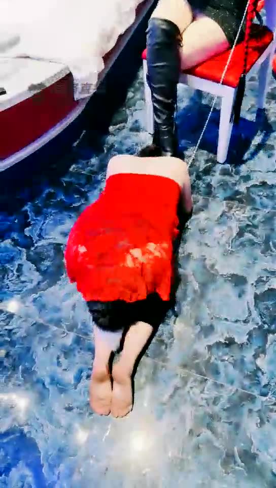 梦幻 烟烫舌头 羞辱虐哭母狗 直接圣水
