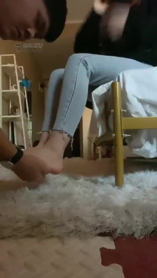 Ice Hitomi, jeans playing with dog slave licking feet