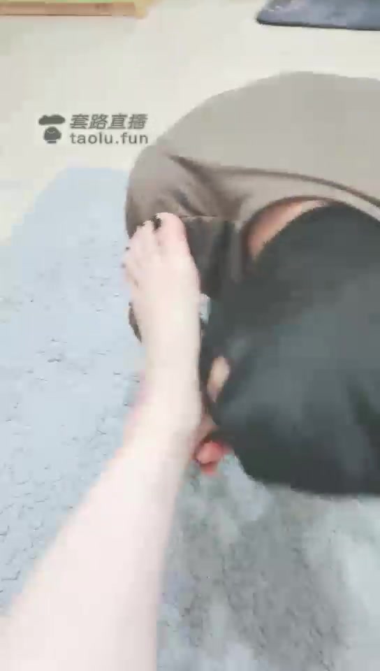 灵竹 踢裆 恋足 舔脚