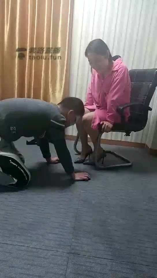 貂蝉 素人体验舔脚深喉