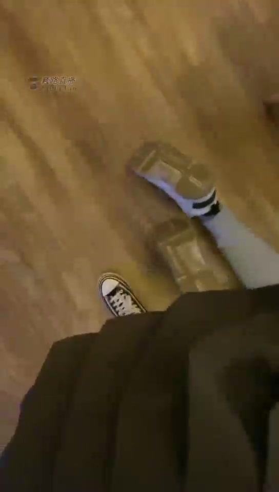 欣蕊 帆布鞋丝袜玩武汉狗奴 踩踏 耳光 钻胯