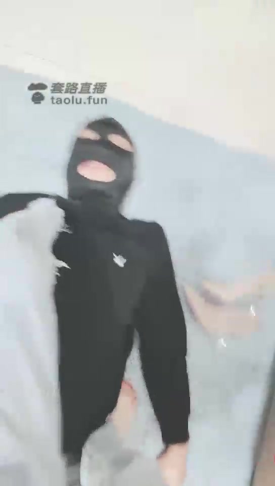灵竹 贱狗连舔脚都不会 被主人不断鞭打哀嚎