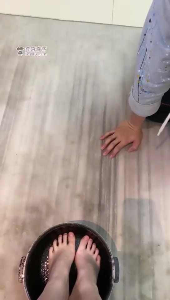 神乐sama 双狗调教 三亚新收乖狗一只 喂食香蕉圣水 数据线鞭打