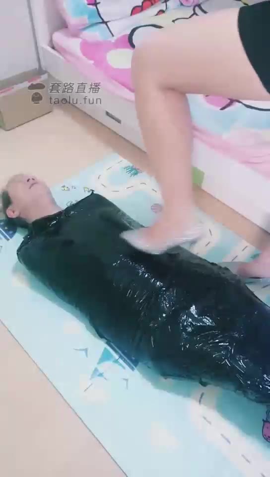 冰冰女主 捆绑 木乃伊 踩踏 老狗