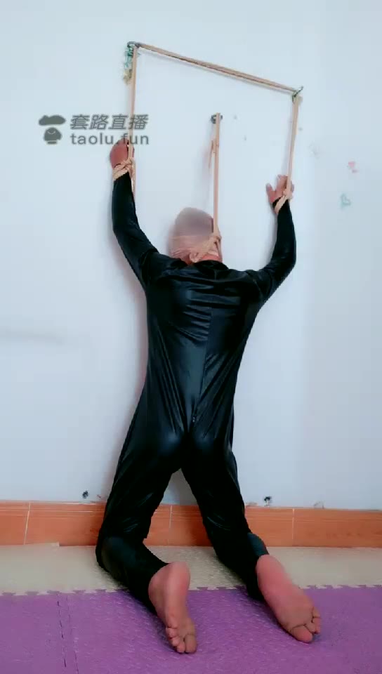 月月 不听话就惩罚