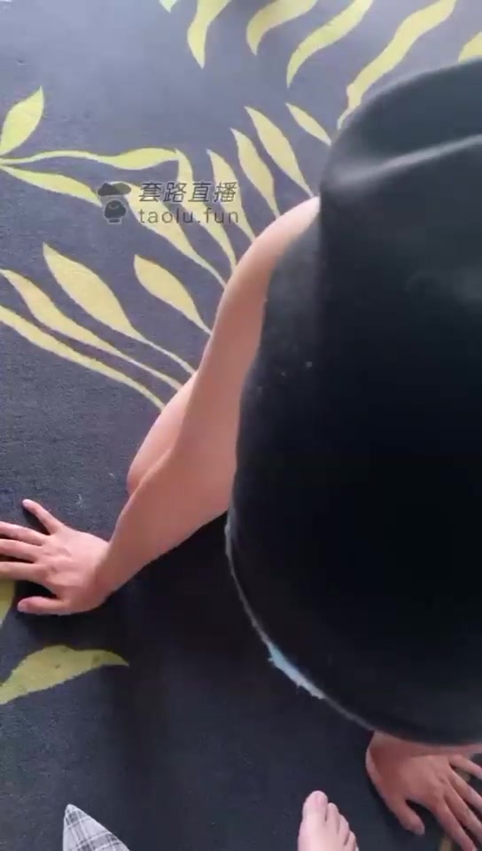 小玖 恋足耳光口水调教贱狗 脚深喉踩踏语言羞辱