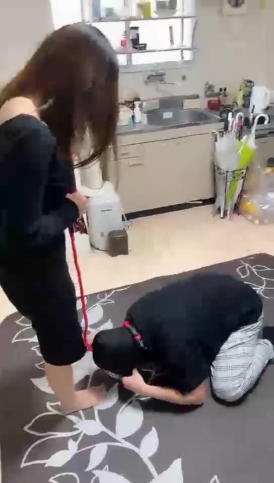 Miori 鞋底没舔好 鞭打惩罚