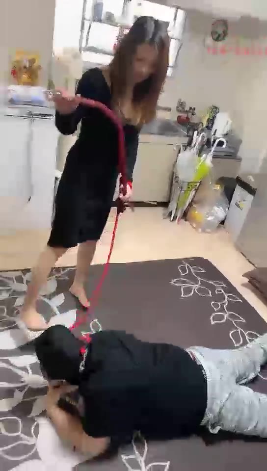 Miori 鞋底没舔好 鞭打惩罚