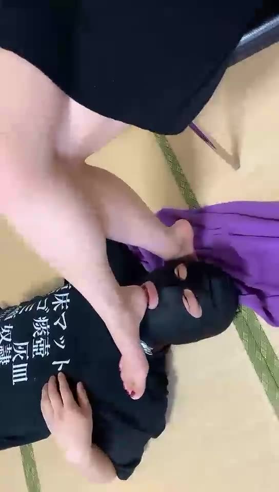 Miori 跪舔主人的玉足