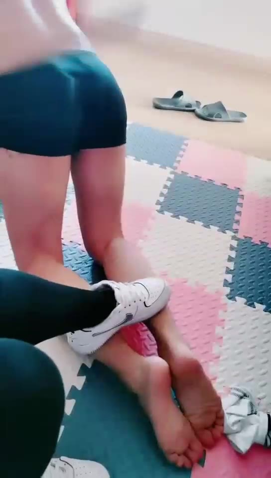 雪儿 脏白鞋圈养狗