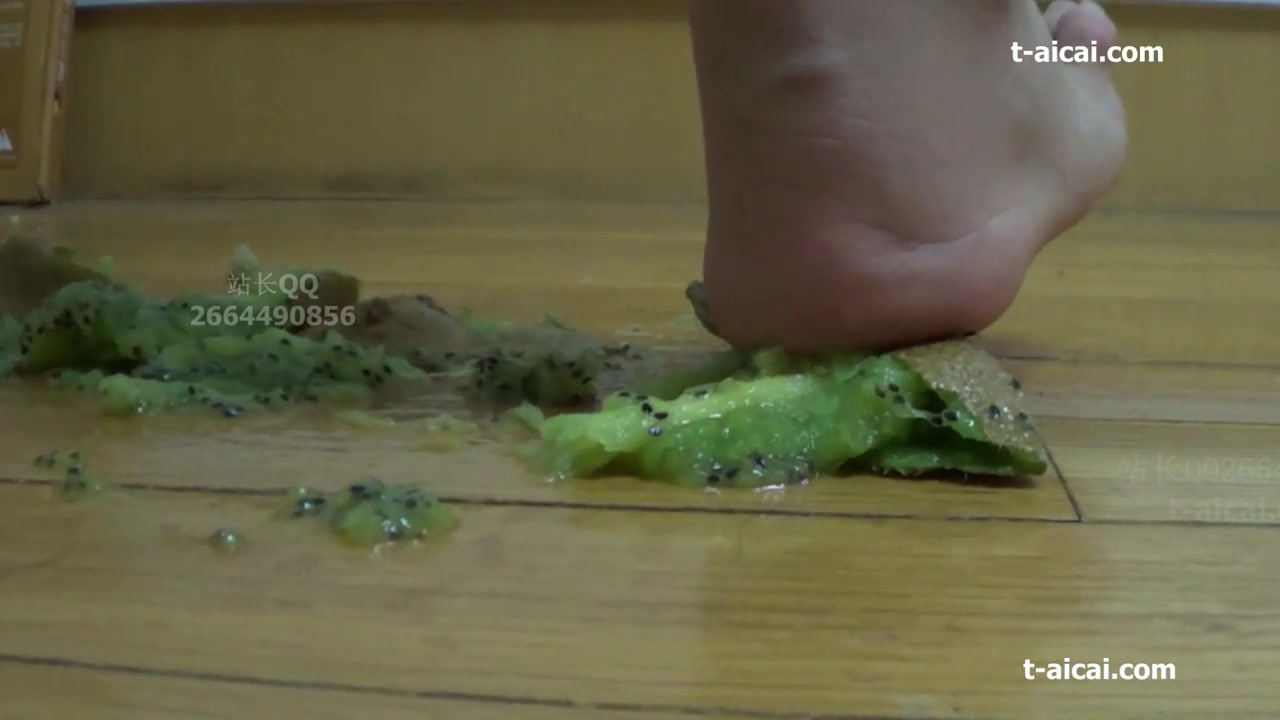 Barefoot crushed kiwi