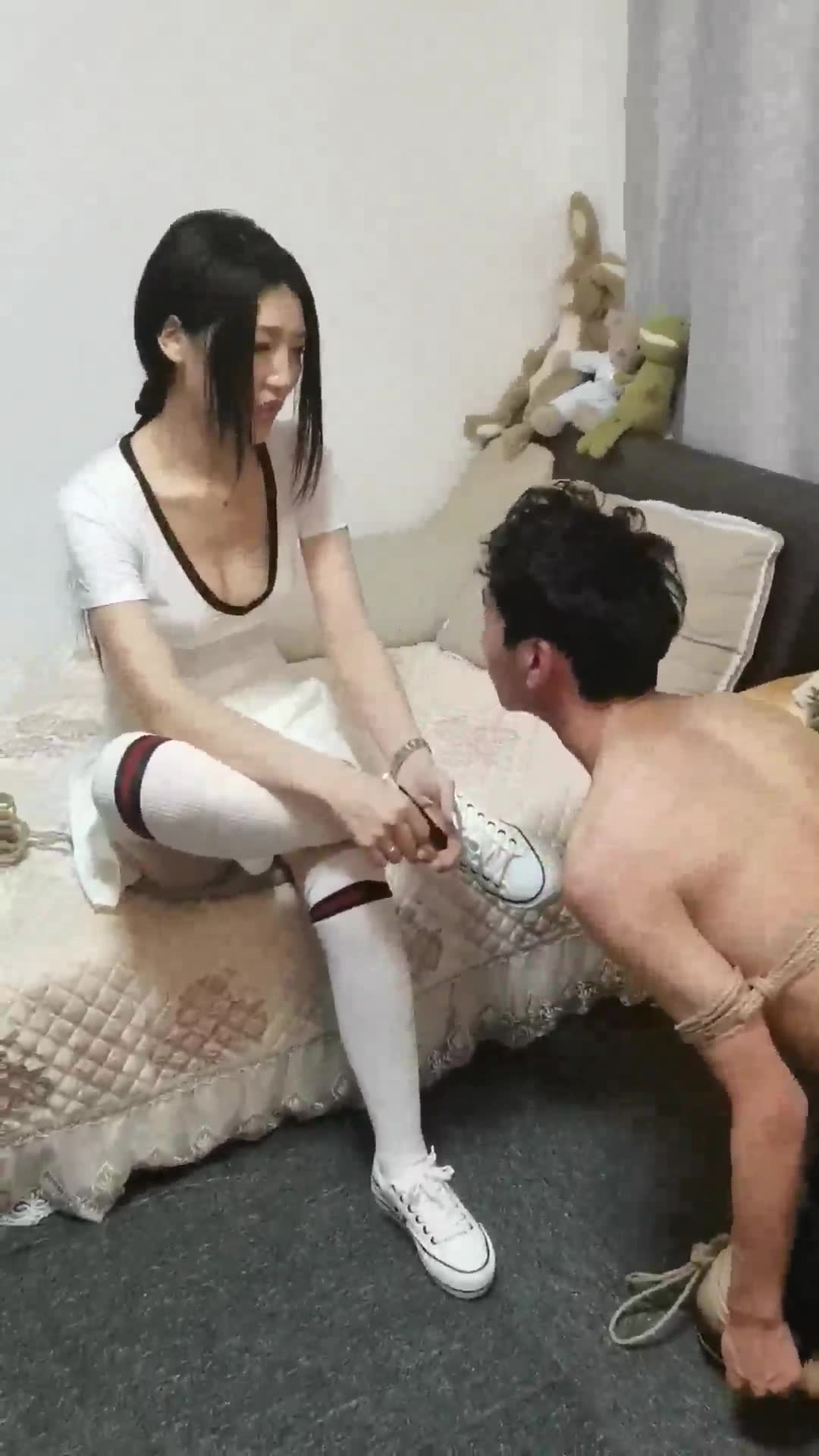墨云 坏学生捆绑教训班主任