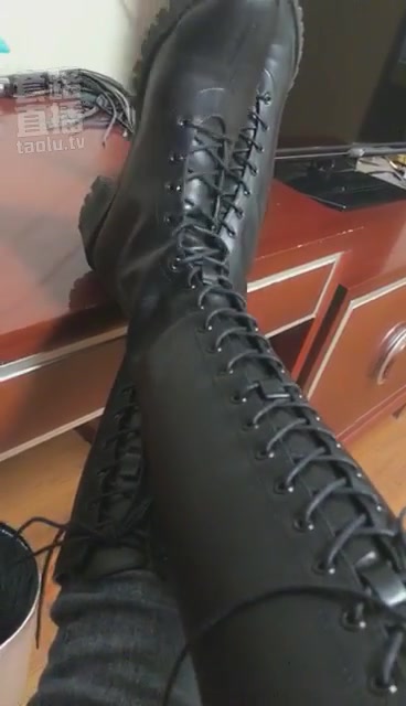 苏墨墨 闻着屁股撸废鸡鸡 牛仔裤皮靴