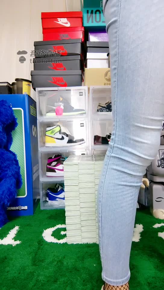暴力美学 滚进来清理鞋底