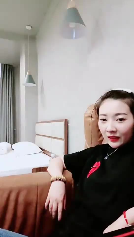 彼岸花 棉袜小白鞋全体重踩踏