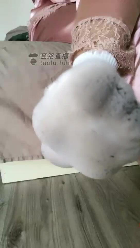 清清sama 第一视角脏棉袜脚底羞辱