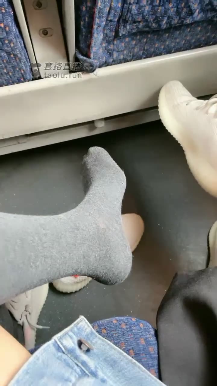 清清Sama 前半段高筒袜 后半段裸足