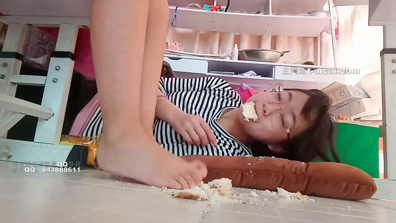 Let my sister crush the bread with her stinky feet that haven’t been washed for a long time and feed it to me