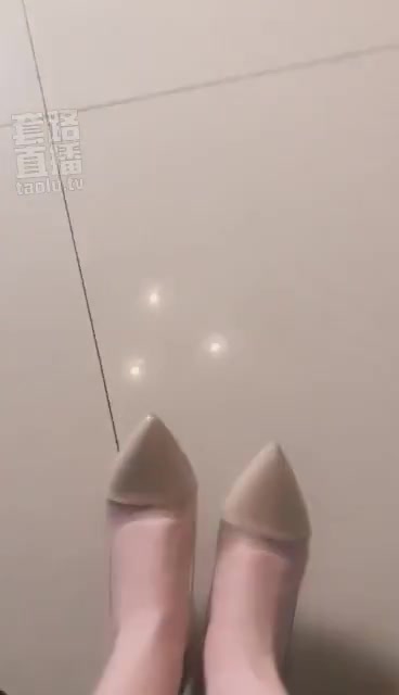 纯艺 贱狗就是贱狗 来给主人洗脚
