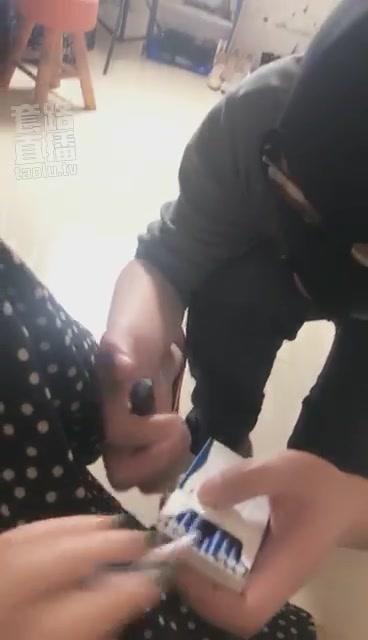 纯艺 贱狗就是贱狗 来给主人洗脚