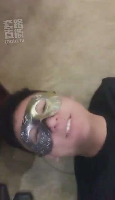 鸳迟 口水_踩踏