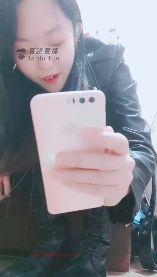 微莱 剧情 女混混对学生百般羞辱