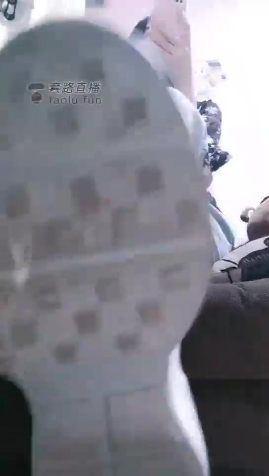 微莱 运动鞋白袜裤里丝吐痰洗脑