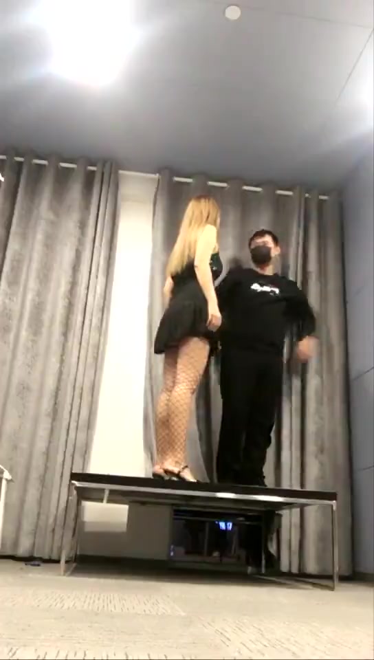 艾丝 网袜调狗狗