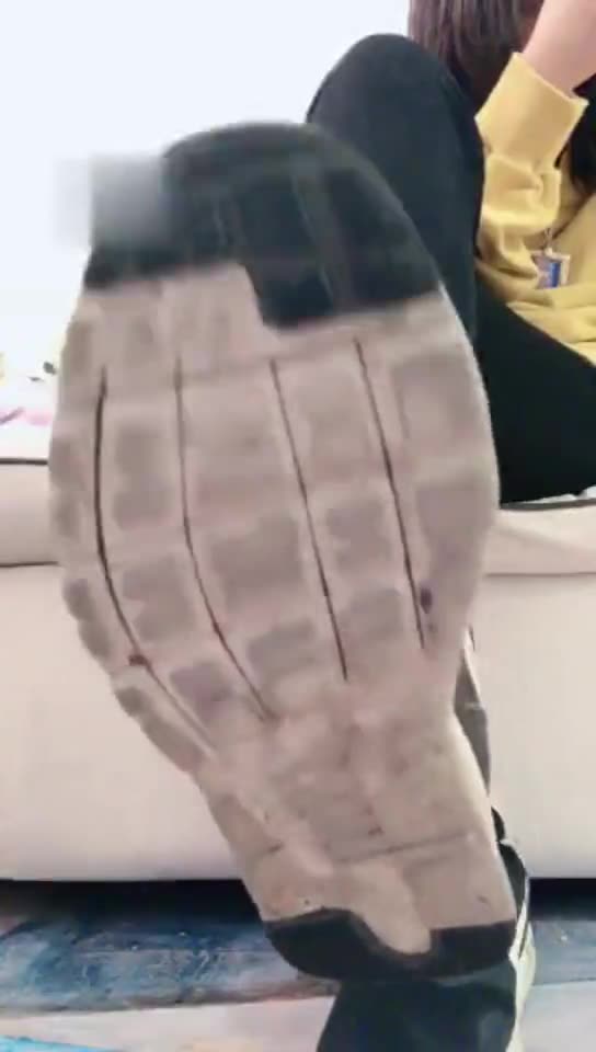 广州楚楚 脏鞋底裸足伺候