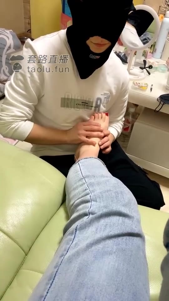 小九姐姐 男奴女奴一起捏脚伺候