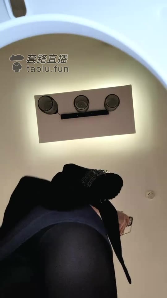 萱萱 马桶视角 滚进来