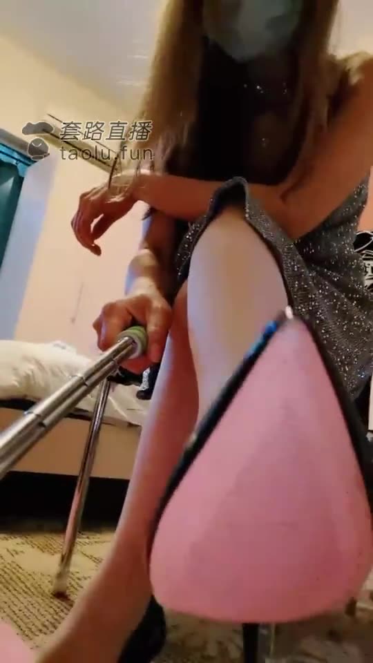 成都叶子 遛狗 踩踏 窒息