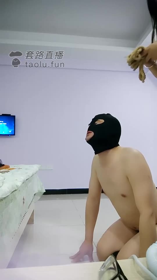 韩韩 黑色高跟鞋虐狗